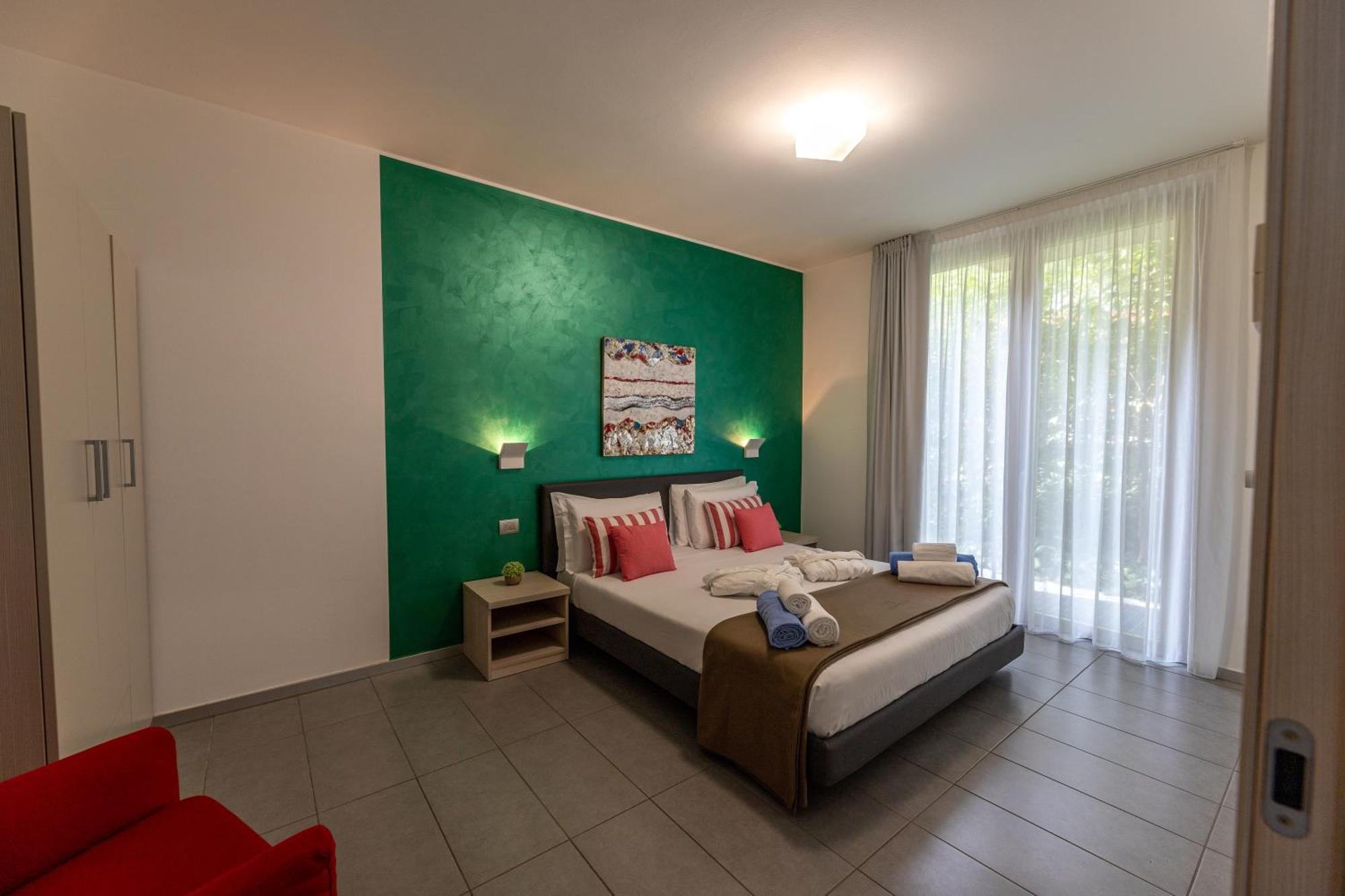Bellagio Village- 4 Apartments By The Lake - Seasonal Warm Pool And Sauna Oliveto Lario Exterior photo