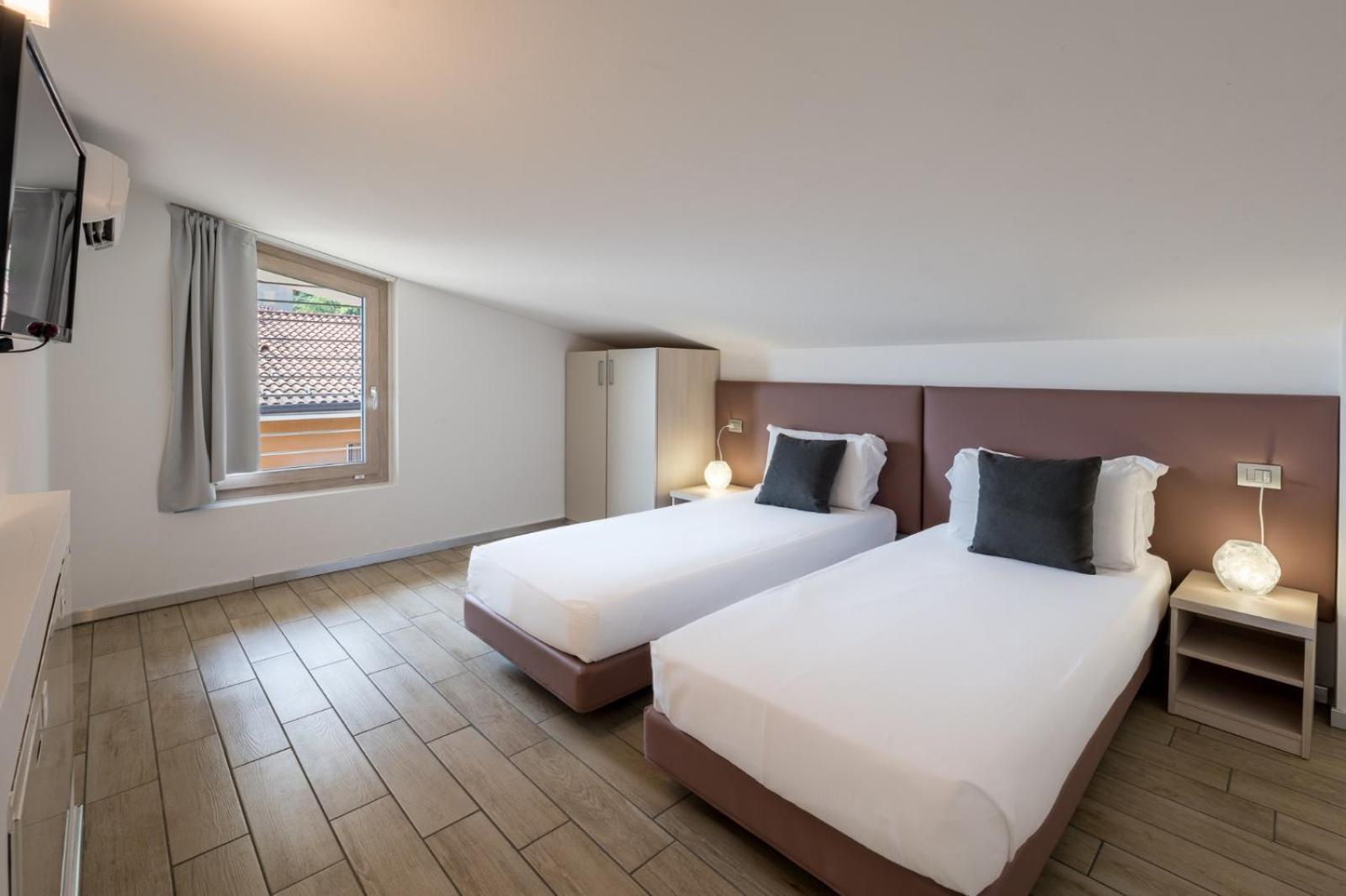 Bellagio Village- 4 Apartments By The Lake - Seasonal Warm Pool And Sauna Oliveto Lario Room photo